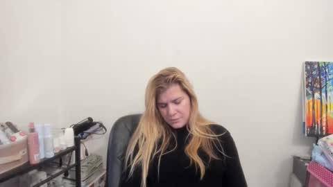 Snapshot of artsyandcraftsy_ chatting on 21, 12, 2025 MIA online show from 21, 12, 2025