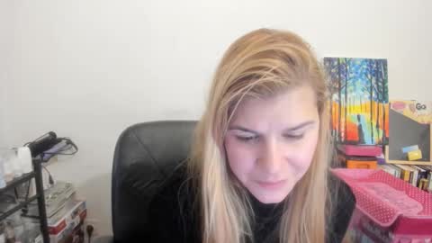 Snapshot of artsyandcraftsy_ chatting on 22, 12, 2025 MIA online show from 22, 12, 2025