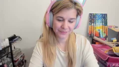 Snapshot of artsyandcraftsy_ chatting on 23, 12, 2025 MIA online show from 23, 12, 2025