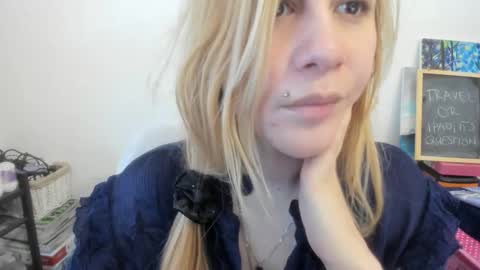 Snapshot of artsyandcraftsy_ chatting on 10, 1, 2026 MIA online show from 10, 1, 2026