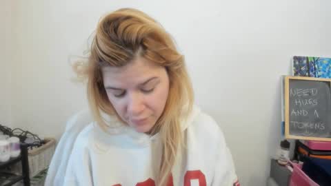 Snapshot of artsyandcraftsy_ chatting on 12, 1, 2026 MIA online show from 12, 1, 2026