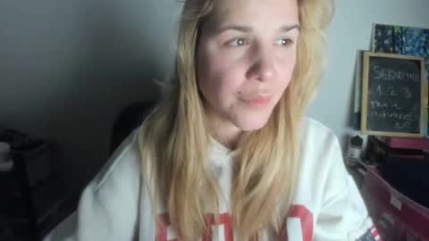 Snapshot of artsyandcraftsy_ chatting on 12, 1, 2026 MIA online show from 12, 1, 2026