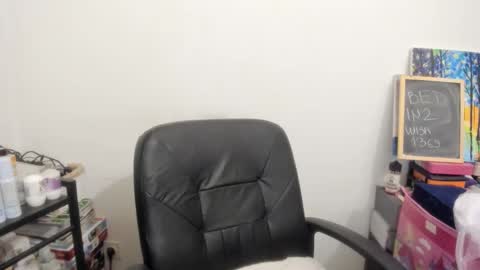 Snapshot of artsyandcraftsy_ chatting on 14, 1, 2026 MIA online show from 14, 1, 2026