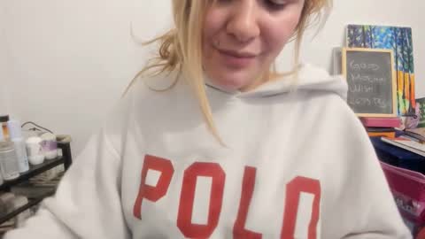 Snapshot of artsyandcraftsy_ chatting on 15, 1, 2026 MIA online show from 15, 1, 2026