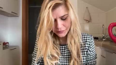 Snapshot of artsyandcraftsy_ chatting on 17, 1, 2026 MIA online show from 17, 1, 2026