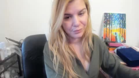 Snapshot of artsyandcraftsy_ chatting on 9, 2, 2026 MIA online show from 9, 2, 2026