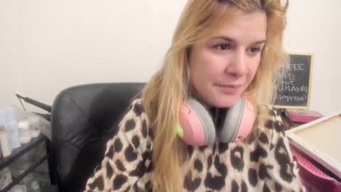 Snapshot of artsyandcraftsy_ chatting on 10, 2, 2026 MIA online show from 10, 2, 2026