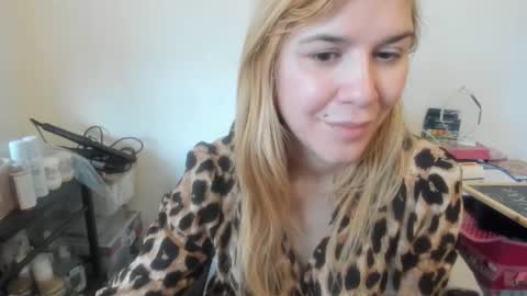 Snapshot of artsyandcraftsy_ chatting on 12, 2, 2026 MIA online show from 12, 2, 2026