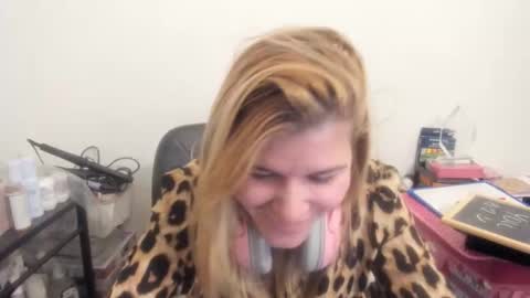 Snapshot of artsyandcraftsy_ chatting on 12, 2, 2026 MIA online show from 12, 2, 2026