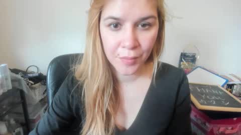 Snapshot of artsyandcraftsy_ chatting on 15, 2, 2026 MIA online show from 15, 2, 2026