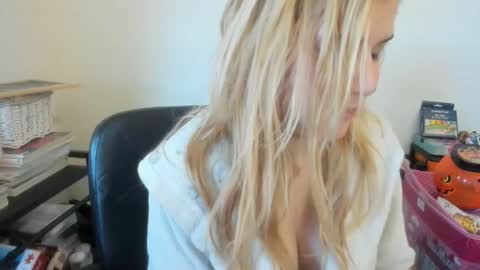 Snapshot of artsyandcraftsy_ chatting on 28, 2, 2026 MIA online show from 28, 2, 2026