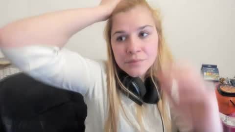 Snapshot of artsyandcraftsy_ chatting on 28, 2, 2026 MIA online show from 28, 2, 2026