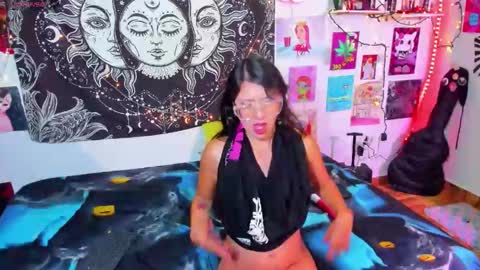 Snapshot of artsycherry chatting on 21, 5, 2026 Isabella Cherry online show from 21, 5, 2026