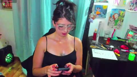 Snapshot of artsycherry chatting on 28, 5, 2026 Isabella Cherry online show from 28, 5, 2026