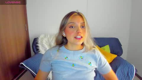 Snapshot of ary_cam230 chatting on 13, 10, 2025 Zahaara online show from 13, 10, 2025