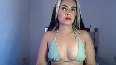 Snapshot of ashley__tylor chatting on 6, 1, 2025 ashley__tylor online show from 6, 1, 2025