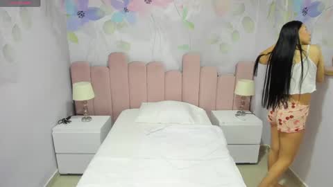 Snapshot of ashley_lee4u chatting on 13, 4, 2026 ASHLEY online show from 13, 4, 2026