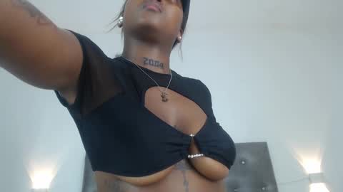 Snapshot of ashliegreen1 chatting on 6, 3, 2025 AshlieGreen online show from 6, 3, 2025