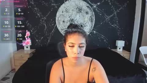 Asia and Zoe online show from 6, 10, 2025