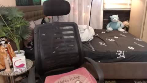 angela online show from 16, 1, 2025