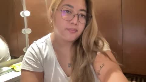 Snapshot of asianbunny10 chatting on 4, 6, 2026 Curvy online show from 4, 6, 2026