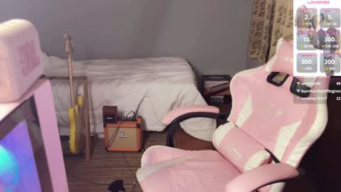 Snapshot of asianfemboycd chatting on 15, 1, 2025 Emi online show from 15, 1, 2025