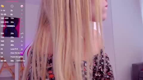 Snapshot of askcaroline chatting on 8, 3, 2025 Caroline online show from 8, 3, 2025