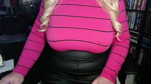 Snapshot of aspen_vale chatting on 30, 10, 2025 Aspen Vale online show from 30, 10, 2025