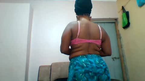 Snapshot of assqueen4 chatting on 27, 6, 2026 FLORAH DANIEL online show from 27, 6, 2026