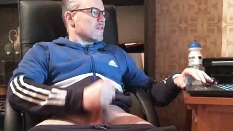 Snapshot of asterion51 chatting on 19, 12, 2025 asterion51 online show from 19, 12, 2025