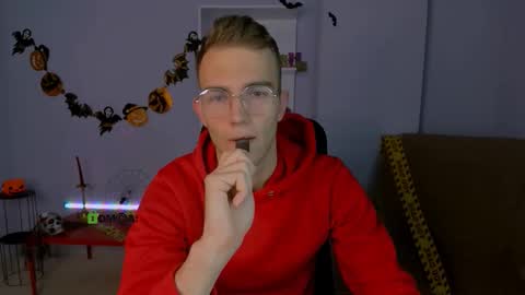 Snapshot of astren_villo chatting on 19, 10, 2025 astren online show from 19, 10, 2025