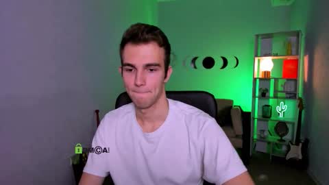 Snapshot of astren_villo chatting on 3, 12, 2025 astren online show from 3, 12, 2025