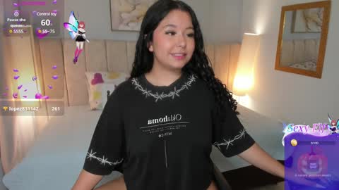 Snapshot of atena_cuteee chatting on 13, 12, 2024 sofia online show from 13, 12, 2024