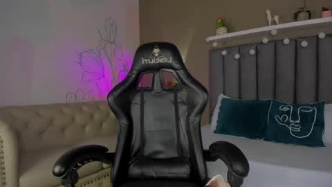 Atenea online show from 5, 4, 2026