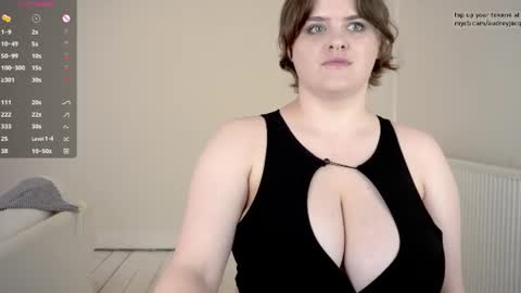 Snapshot of audreyjacq chatting on 26, 6, 2026 Audrey Jacq online show from 26, 6, 2026