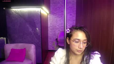 aura_cute_ online show from 4, 3, 2026