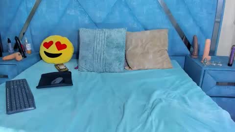 Monii Yi online show from 28, 2, 2026