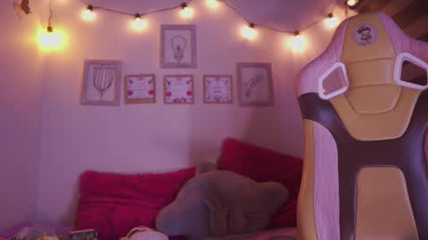 aura_rouss online show from 14, 11, 2025