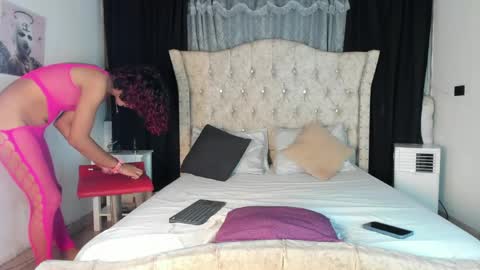 Snapshot of aura_sterling chatting on 8, 6, 2026 Aura online show from 8, 6, 2026