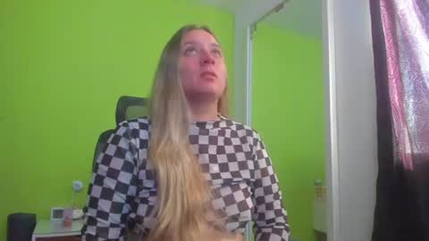 Snapshot of auradivina2 chatting on 13, 7, 2026 Aura Divina online show from 13, 7, 2026