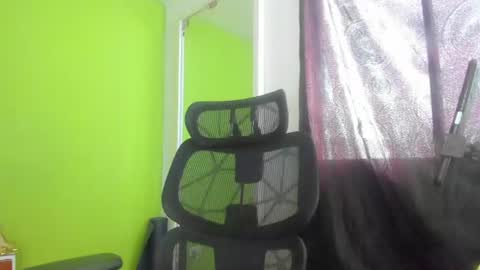 Snapshot of auradivina2 chatting on 17, 7, 2026 Aura Divina online show from 17, 7, 2026