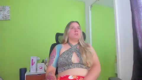 Snapshot of auradivina2 chatting on 18, 7, 2026 Aura Divina online show from 18, 7, 2026