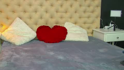 auramilff online show from 19, 3, 2026