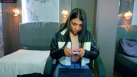 Snapshot of aurora_jones1 chatting on 5, 10, 2025 Aurora online show from 5, 10, 2025