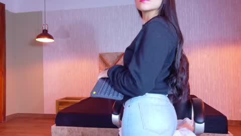 Snapshot of aurora_jones1 chatting on 13, 11, 2025 Aurora online show from 13, 11, 2025