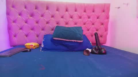 auroraa_miller online show from 10, 9, 2025