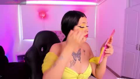 Snapshot of auroradiaz_ chatting on 4, 10, 2025 Aurora Diaz online show from 4, 10, 2025
