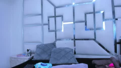 aurorahoney32 online show from 2, 8, 2026