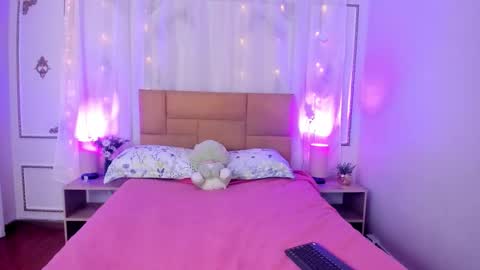 Snapshot of auroramontclair chatting on 28, 11, 2025 Aurora online show from 28, 11, 2025