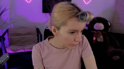 aurorawrenfield online show from 16, 3, 2026